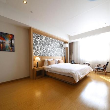 Lake 45 Hotel Naju Екстер'єр фото