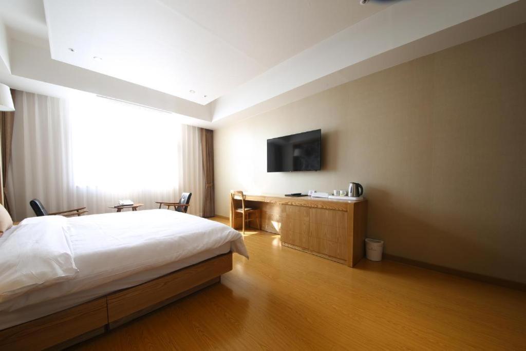 Lake 45 Hotel Naju Екстер'єр фото