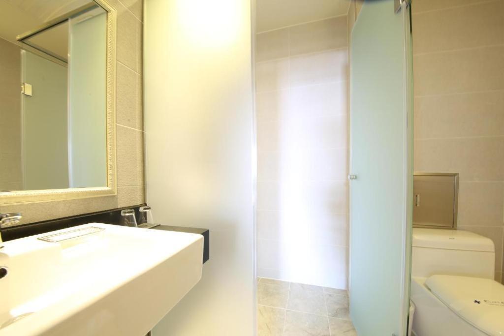 Lake 45 Hotel Naju Екстер'єр фото
