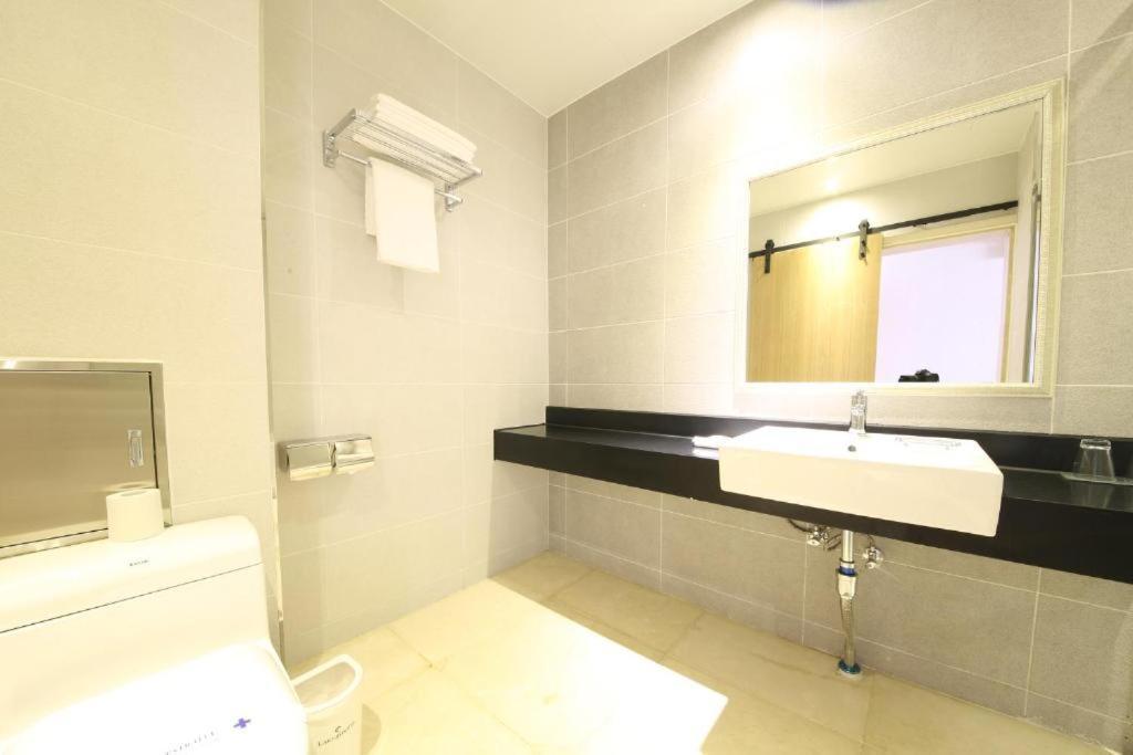 Lake 45 Hotel Naju Екстер'єр фото