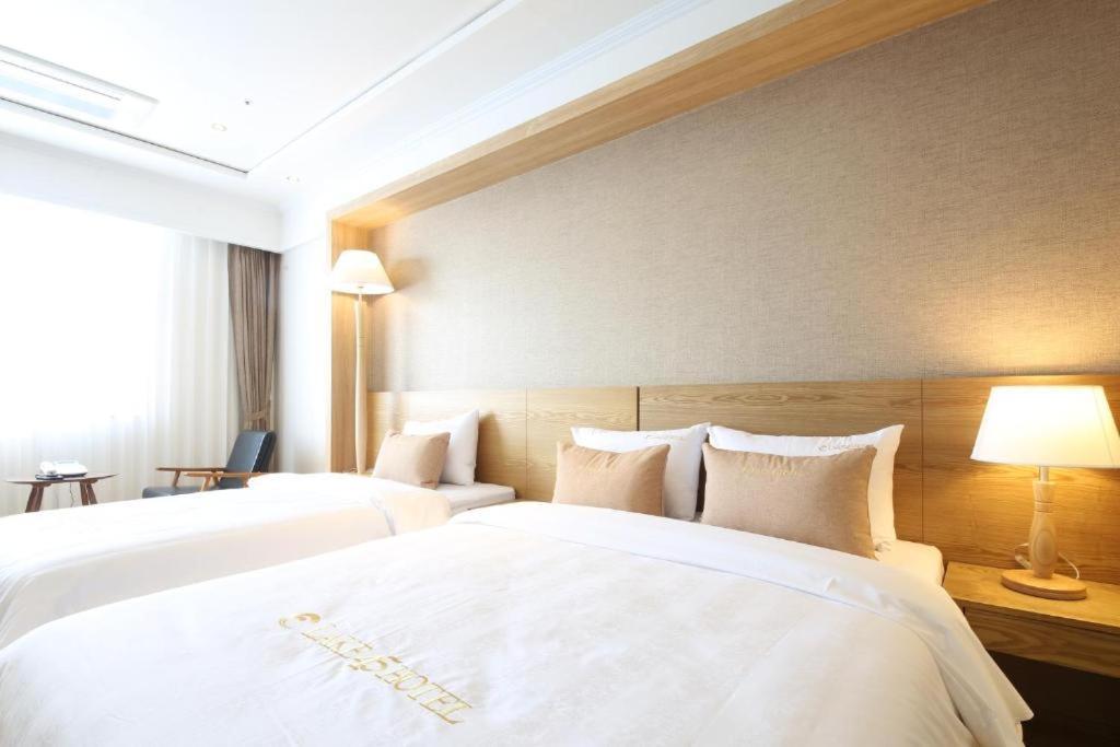 Lake 45 Hotel Naju Екстер'єр фото