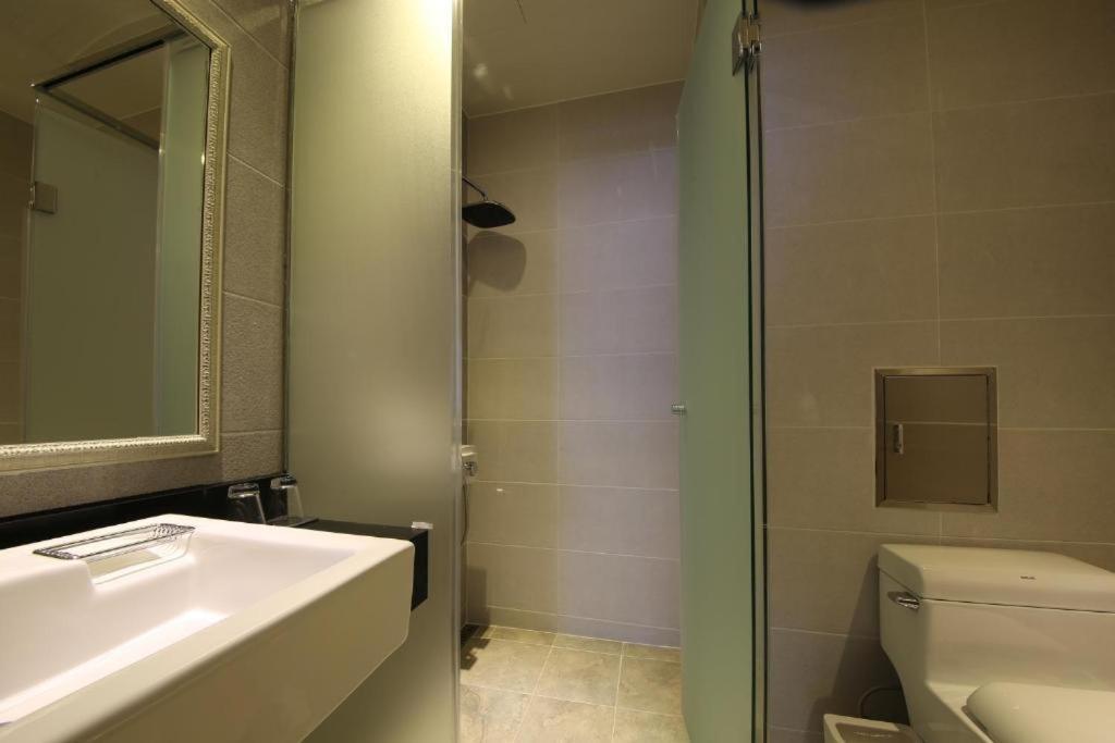 Lake 45 Hotel Naju Екстер'єр фото