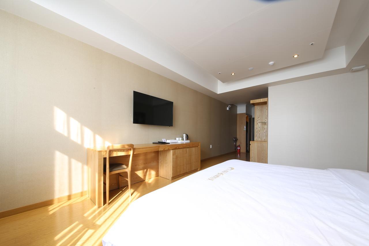Lake 45 Hotel Naju Екстер'єр фото