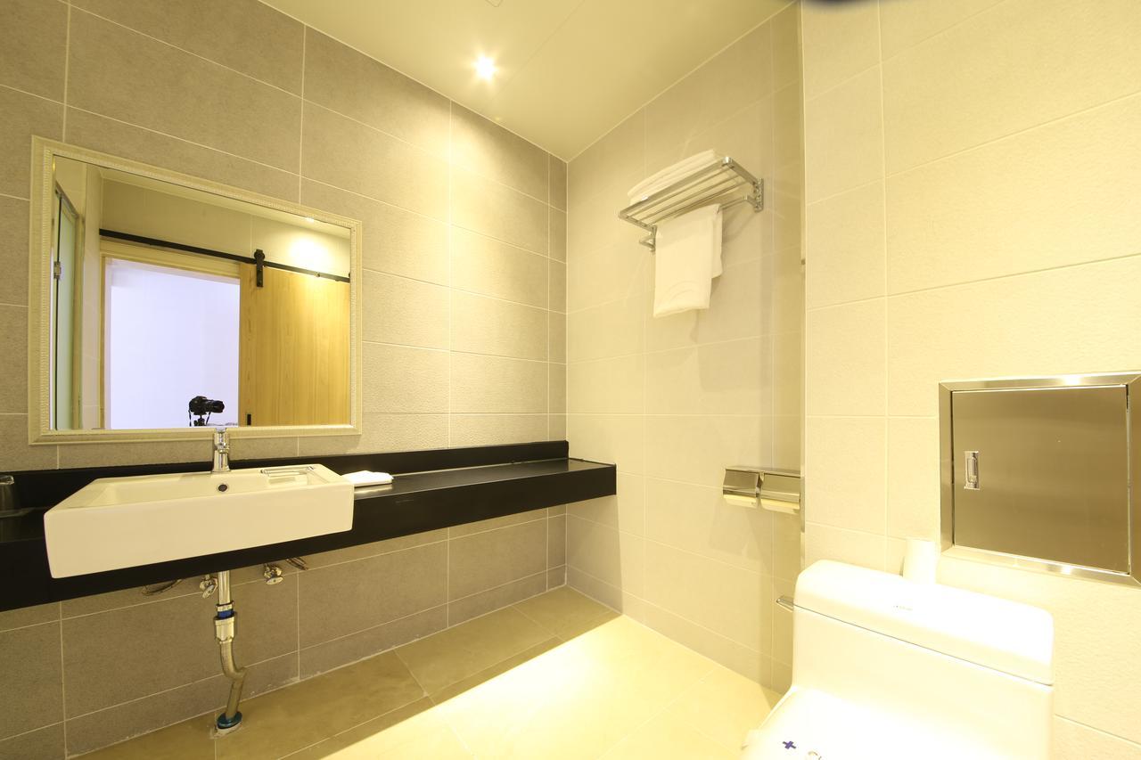 Lake 45 Hotel Naju Екстер'єр фото