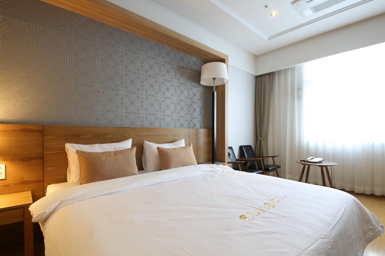 Lake 45 Hotel Naju Екстер'єр фото