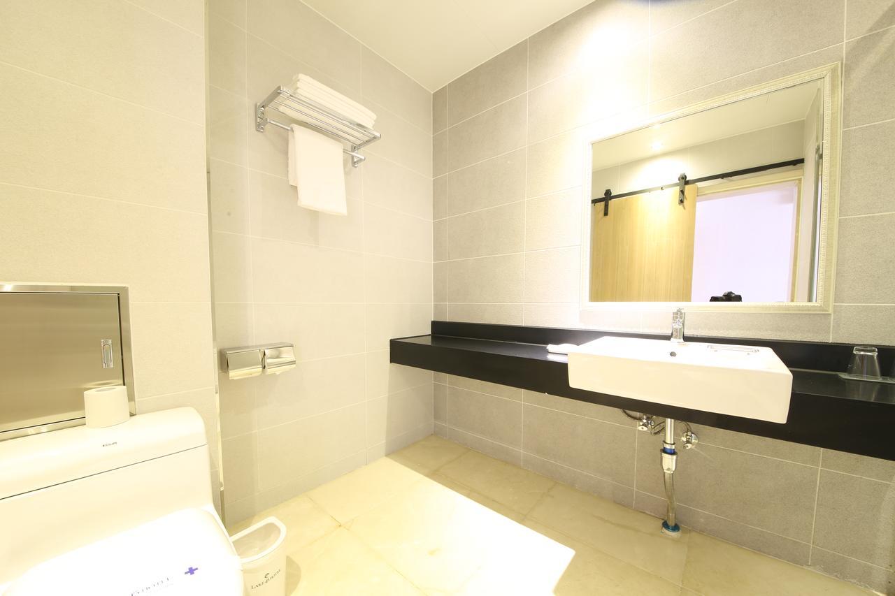 Lake 45 Hotel Naju Екстер'єр фото