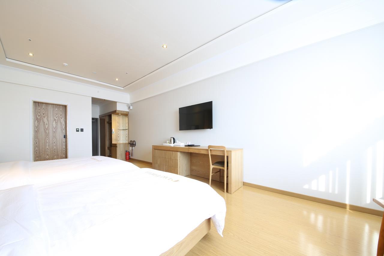 Lake 45 Hotel Naju Екстер'єр фото