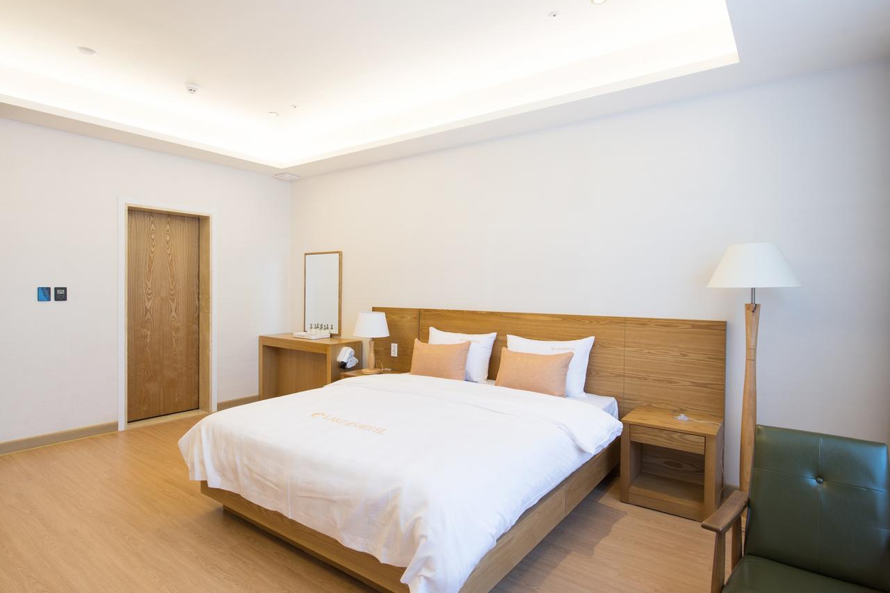 Lake 45 Hotel Naju Екстер'єр фото