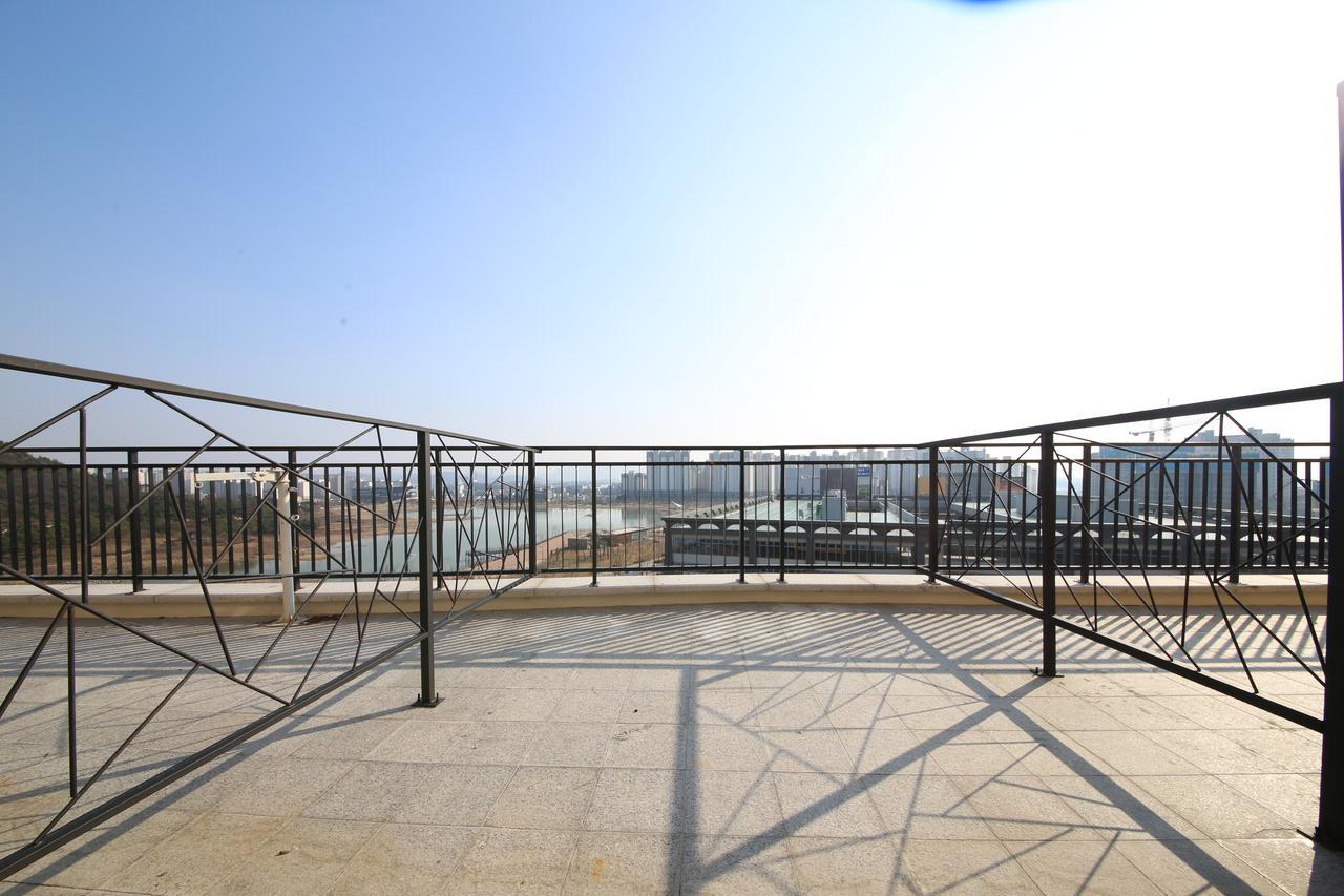 Lake 45 Hotel Naju Екстер'єр фото