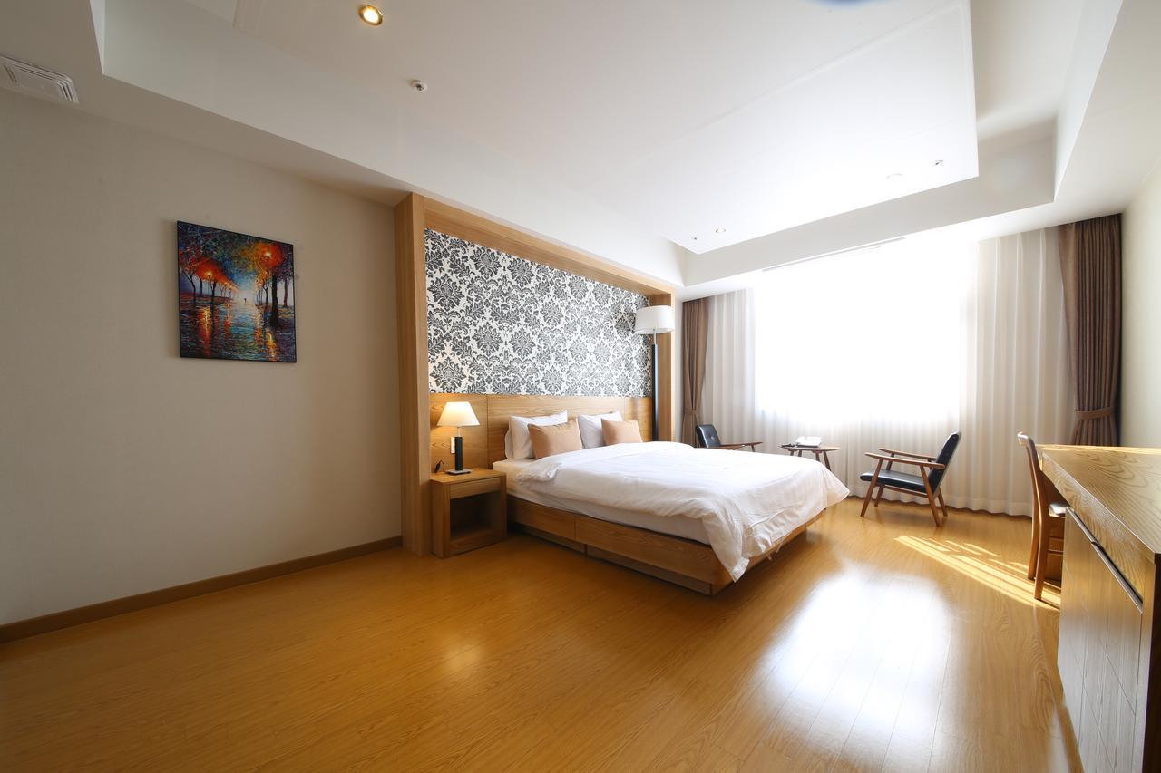 Lake 45 Hotel Naju Екстер'єр фото