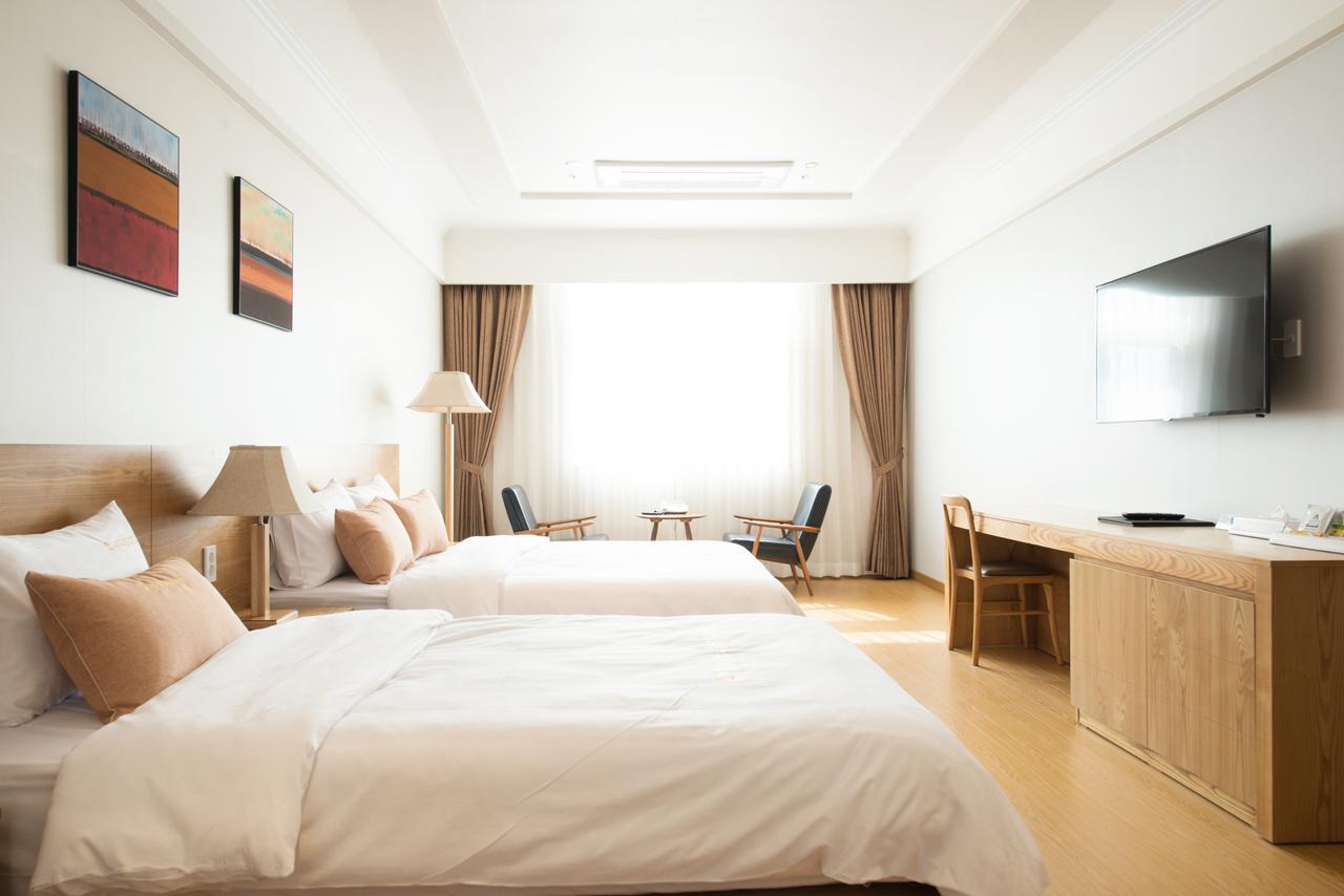 Lake 45 Hotel Naju Екстер'єр фото
