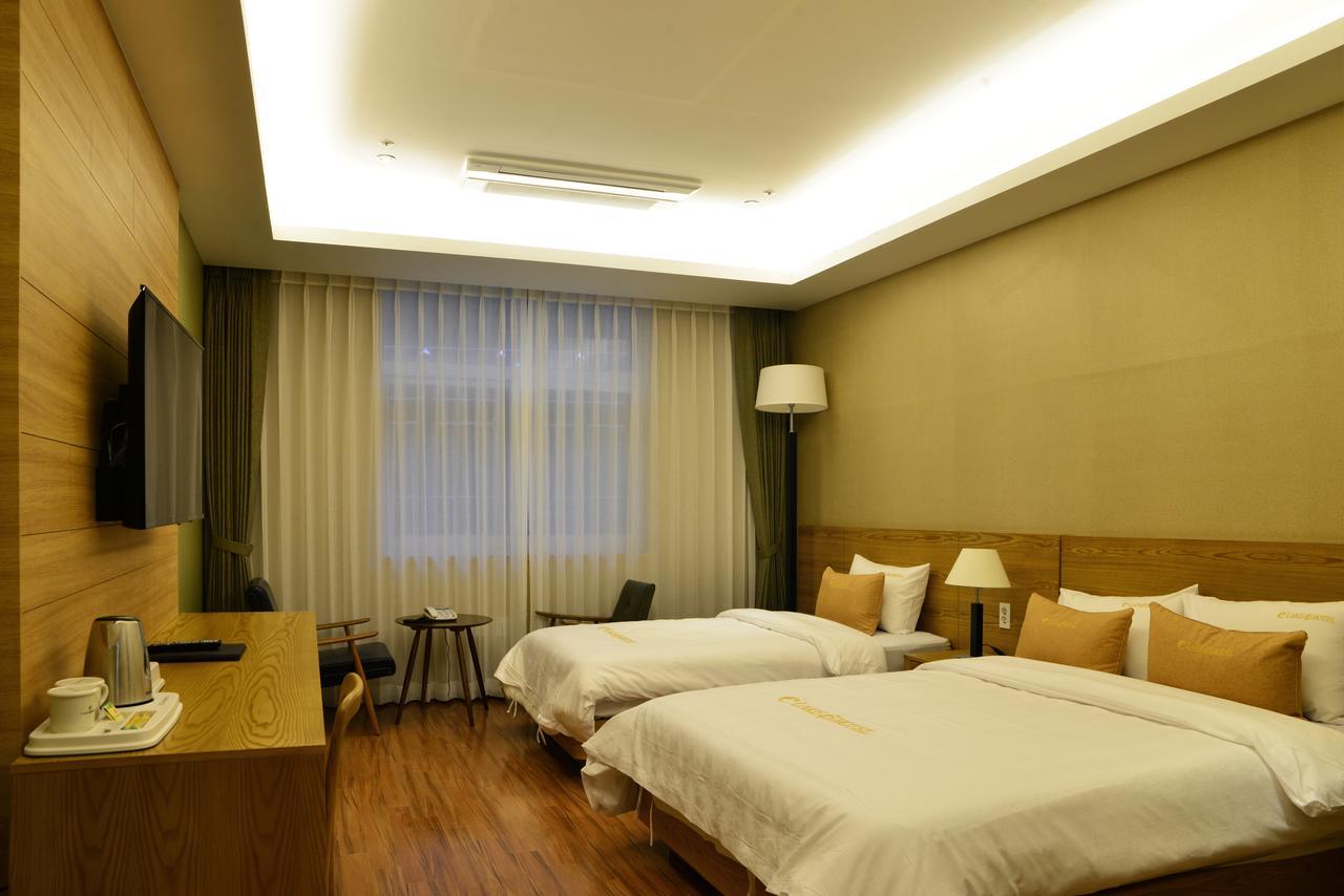 Lake 45 Hotel Naju Екстер'єр фото