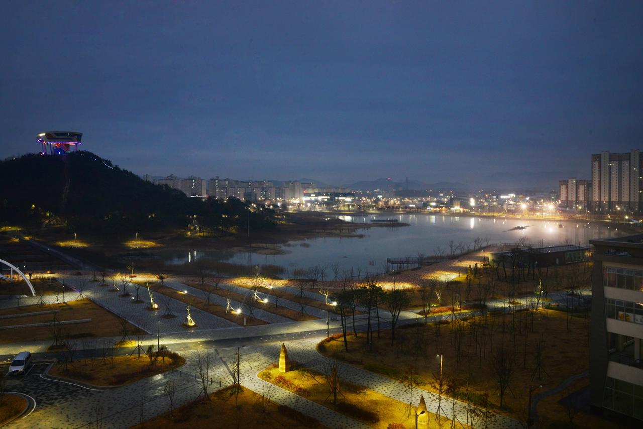 Lake 45 Hotel Naju Екстер'єр фото